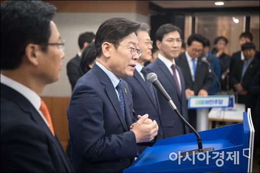 이재명 "문재인, 사전 원고 없는 자유토론 핑계대지 말고 응해야"