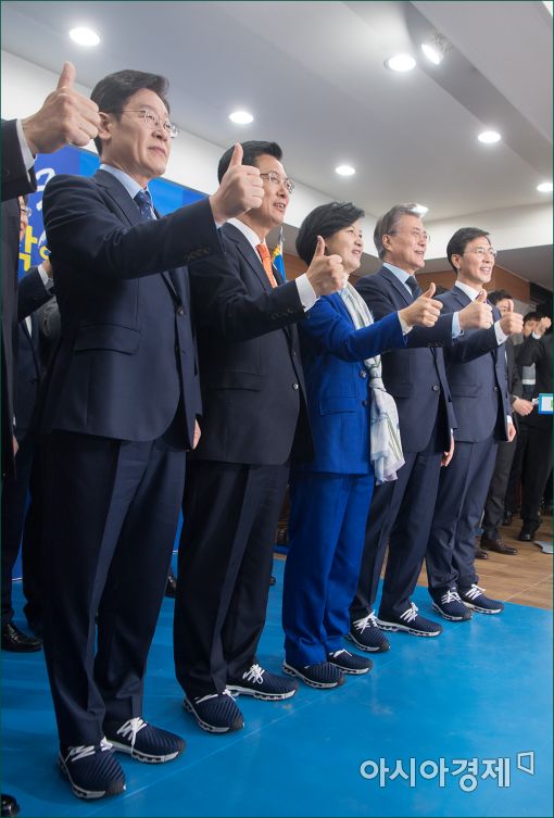 [포토]운동화 신은 민주당 대선경선후보들