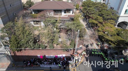 [포토]박근혜사저 앞 지지자들 