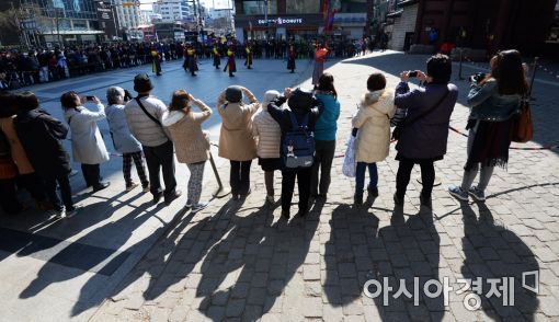 [포토]'봄 햇살 맞으며'