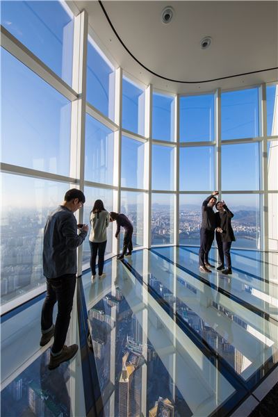 세계에서 가장 아찔한 해발 500m 유리바닥