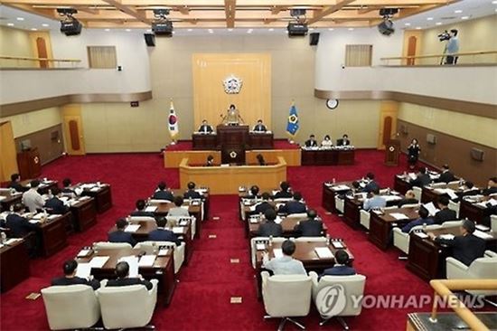 김학철 도의원 "국회 250마리 미친개 사살해야" 발언 징계받나…'시선집중'