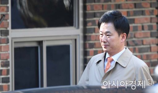 유영하 변호사, 朴사저 방문…두시간 가량 검찰소환 논의(종합)