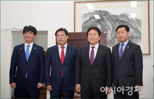 [포토]대선일 확정, 긴급 회동 갖는 4당 원내수석부대표