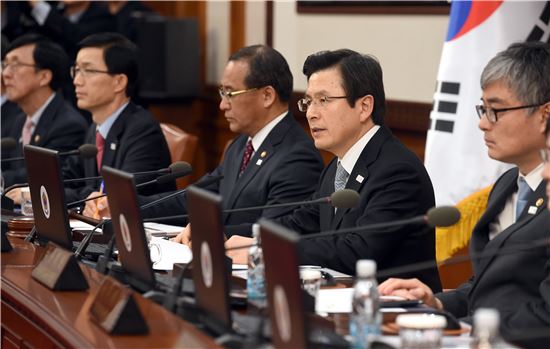 황교안 대통령 권한대행이 지난 3월15일 임시국무회의를 주재하고 있다.