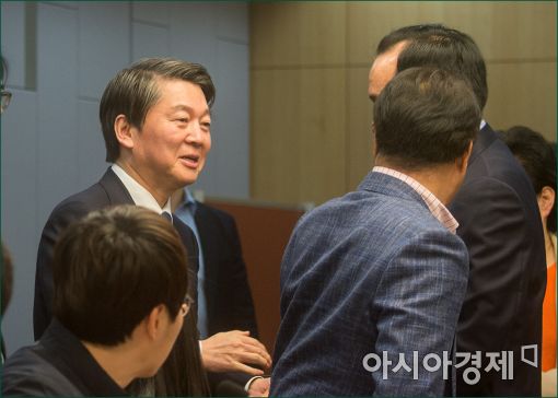 [포토]경제정책 발표하는 안철수