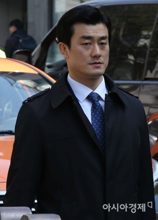 [포토]박근혜 자택 들어서는 이영선 행정관