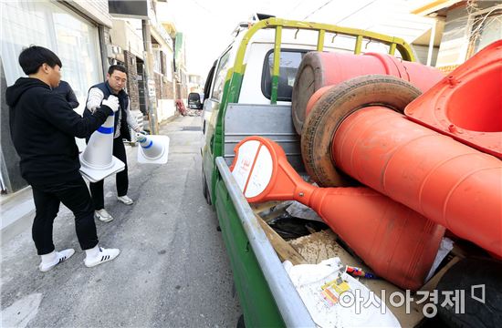 [포토]광주시 북구, 노상적치물 수거