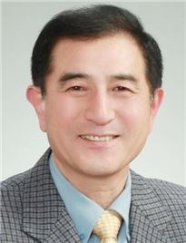 손해일 시인
