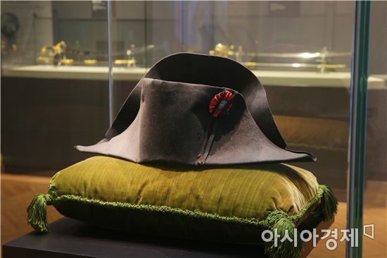 경기도 판교 NS홈쇼핑 별관 나폴레옹 갤러리에 전시된 바이콘