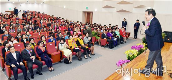 윤장현 광주시장, 광주여성단체협의회장 이·취임식 참석