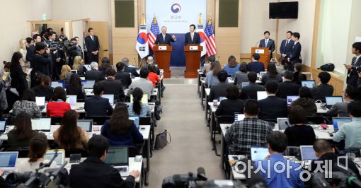 [포토]윤병세-틸러슨 美 국무장관, 공동기자회견