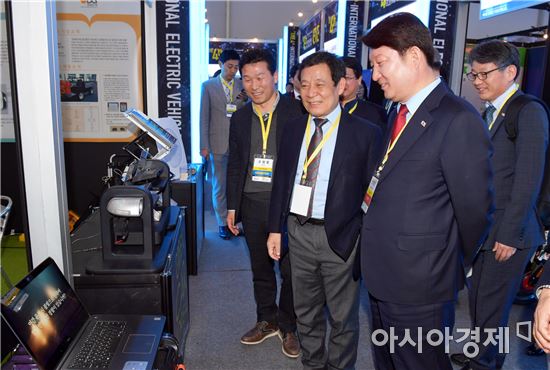 윤장현 광주시장, 제4회 국제전기자동차엑스포 개막식 참석