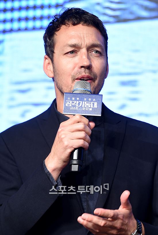 ‘공각기동대’ 샌더스 감독, 크리스틴 스튜어트와 불륜설에 “순간적인 실수”