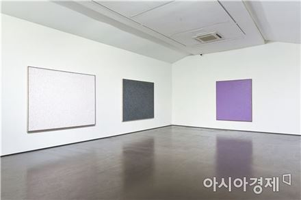 ‘일렁이는 물결’ 안영일 개인展