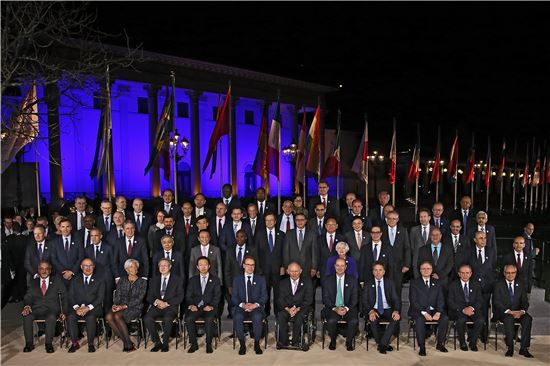[포토]기념촬영하는 G20 재무장관·중앙은행 총재들