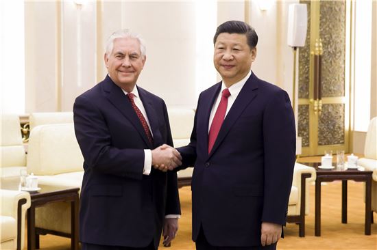 틸러슨 만난 시진핑 "트럼프 대통령과 만남 기대…협력 강화"