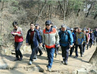 정운찬 "적폐청산-국민통합 위해 YS식 리더십 필요"