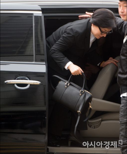 [포토]차에서 내리는 서미경