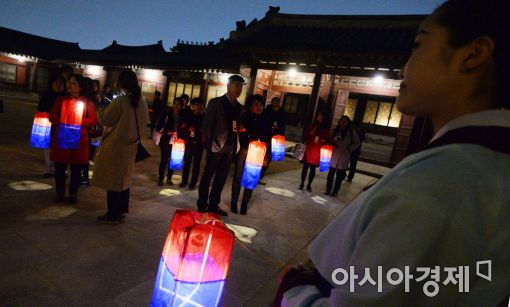 [포토]밤하늘 아래 궁 나들이 