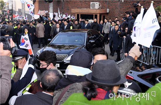 [포토]검찰 향하는 박근혜 전 대통령