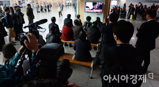 [포토]박 전 대통령 검찰 소환에 쏠린 관심