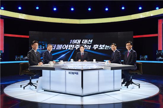 '100분토론' 문재인 "MBC 심하게 무너져…해직기자 복직 즉각 이뤄져야"
