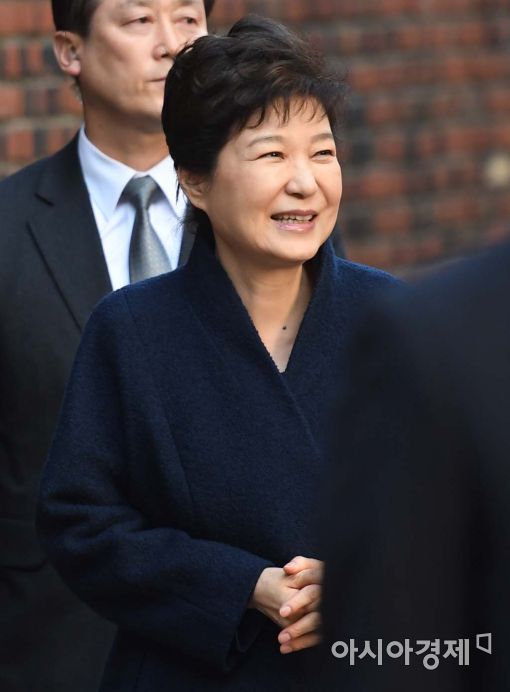 [포토]알 수 없는 박근혜의 미소 