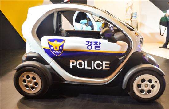 [2017 서울모터쇼]트위지, SM6 …튜닝된 경찰차 공개