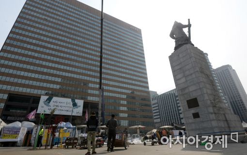 [포토]철거되는 광화문 캠핑촌