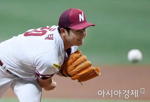 [포토]역투하는 넥센 선발 최원태