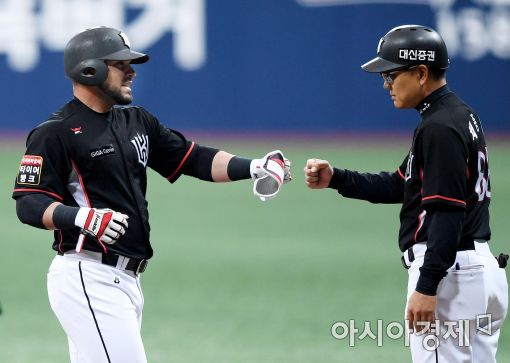 [포토]모넬, '선추 타점 올렸어요'