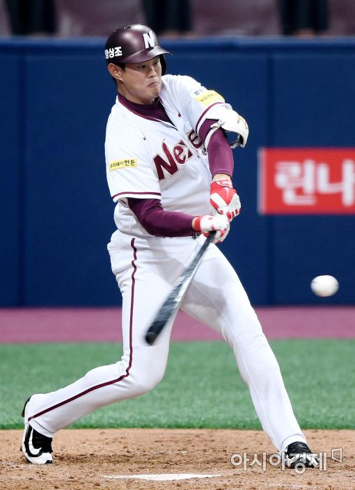 [포토]추가 투런포 치는 넥센 허정협