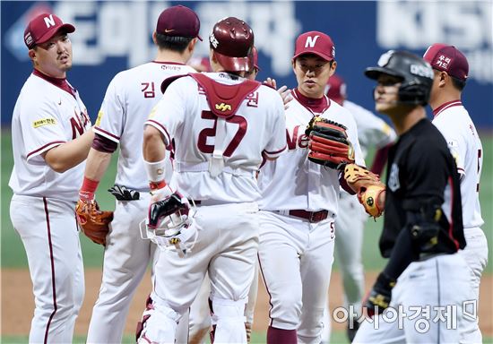 [포토]넥센, kt에 15-9 승리