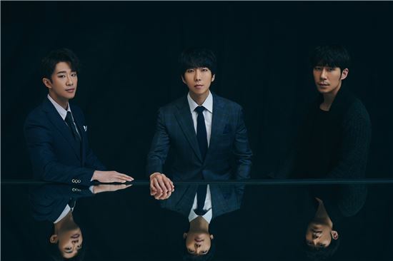 뮤지컬 '스모크'에서 '초' 역을 맡은 김경수(왼쪽부터), 김재범, 박은석. 사진제공=더블케이필름앤씨어터