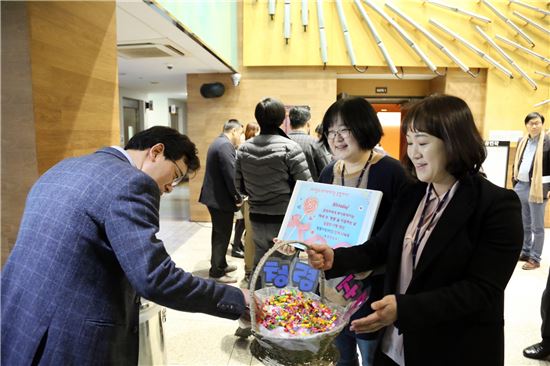 구로구 홍보전산과 ‘청렴사탕 나누기’ 캠페인 벌인 사연?