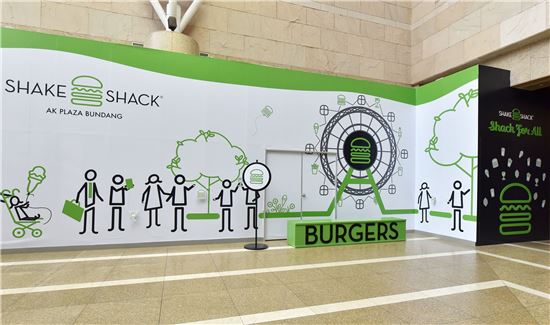 쉐이크쉑 4호점, 분당 AK플라자에 연다…강남·강북 이어 수도권 첫 매장