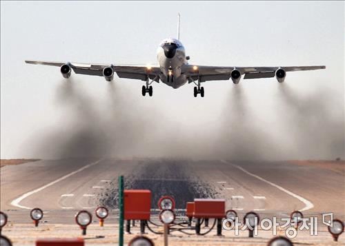미공군의 핵탐지전문기 WC-135 <미 공군 홈페이지>