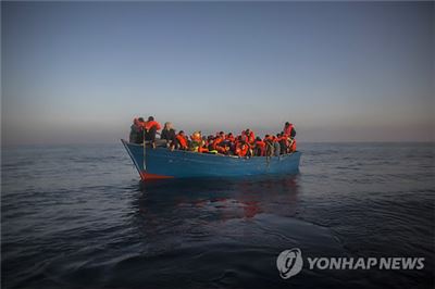 리비아 해안의 난민들 (사진=연합뉴스)