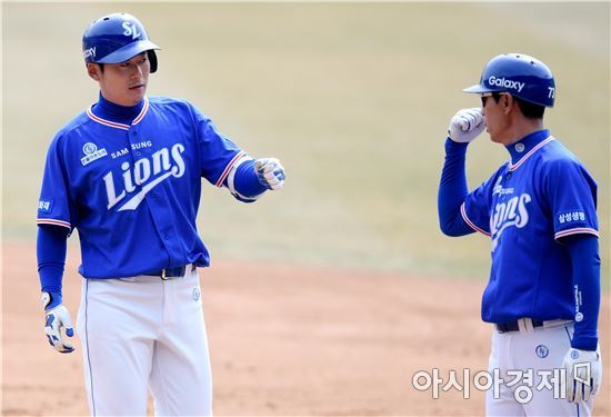 [포토]이원석, '친정팀 상대로 선취 타점'