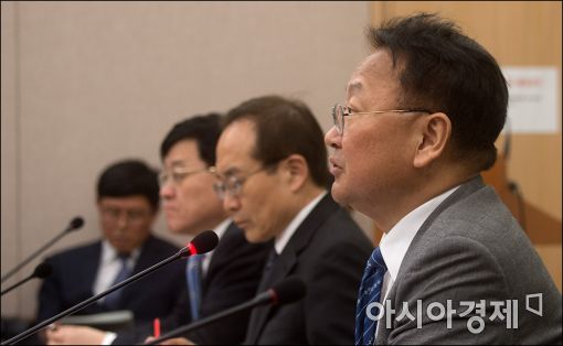 [포토]발언하는 유일호 부총리