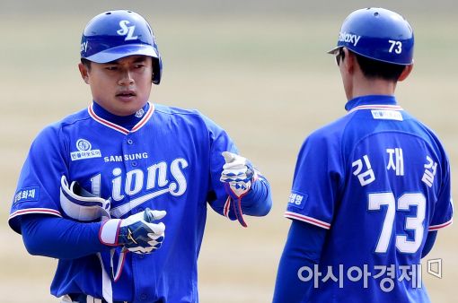 [포토]김현곤, '2루타로 득점 찬스 만들었어요'