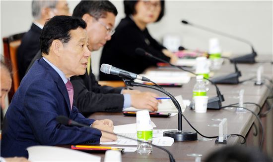 [포토]윤장현 광주시장, 더 나은 일자리 위원회 참석