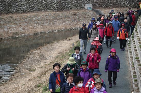 봄내음 가득한 성북천에서 새봄 맞이