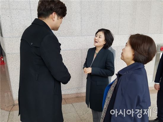 [포토]문재인 아내 김정숙, 목포서 청년기업가 토크쇼 참석