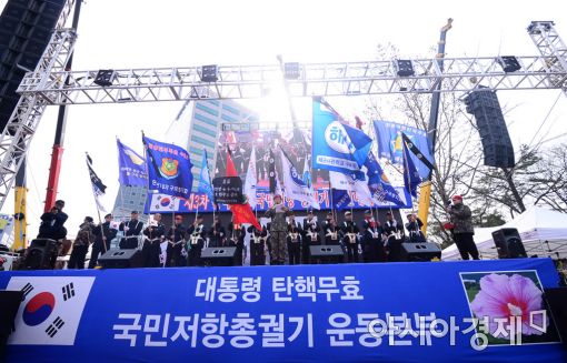 [포토]천안함 용사 추모식 갖는 태극기집회