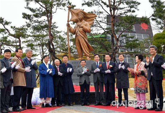 윤장현 광주시장, 안중근 의사 순국 107주기 동상 제막식 참석