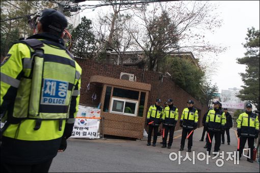 [포토]구속영장 청구 앞둔 朴 자택