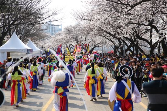 서울 봄꽃 축제 시작 