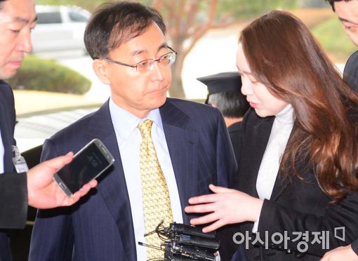 [포토]취재진의 질문 받는 김수남 검찰총장 